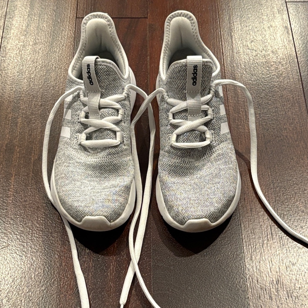 ADIDAS LIGHT GRAY RUNNING SHOES